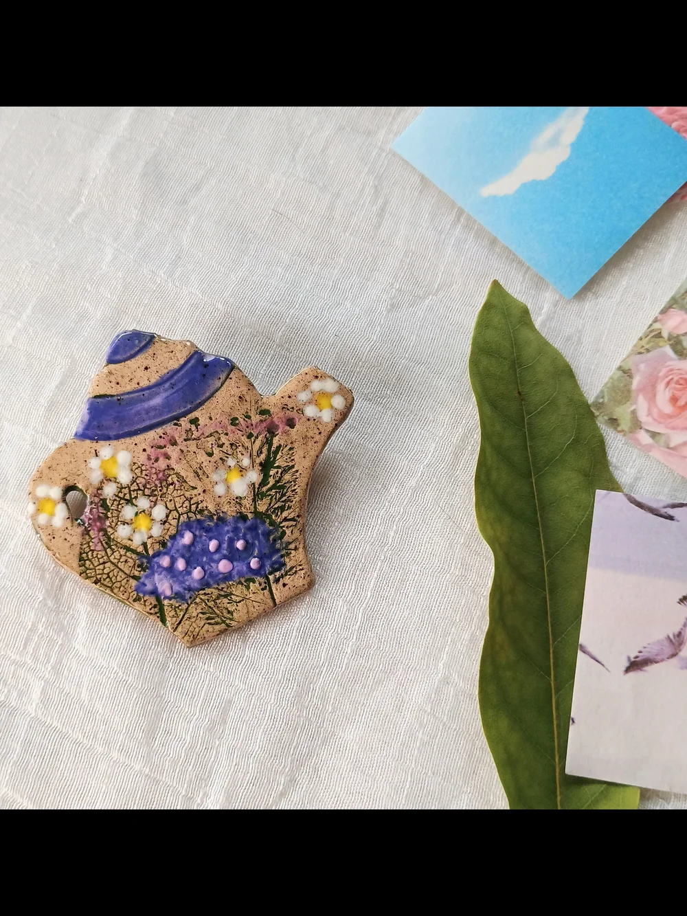 🌻 COTTAGE CORE 🌻 VTG Artisan Crafted ceramic teapot brooch, Granny Core Style